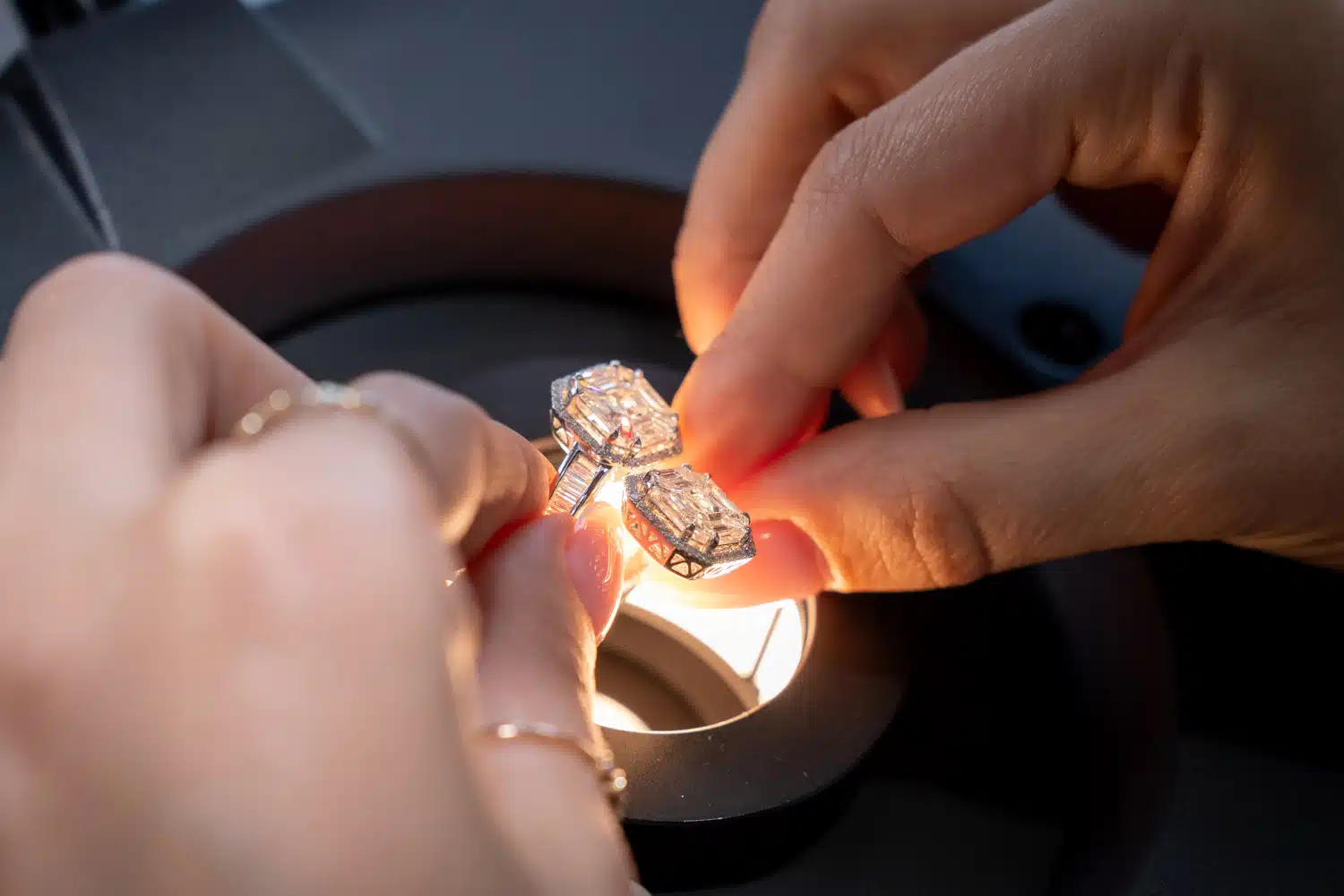The Lab-Grown Diamond Revolution: How Retailers, Science, and Gen Z Are Reshaping the Jewelry Industry 💎
