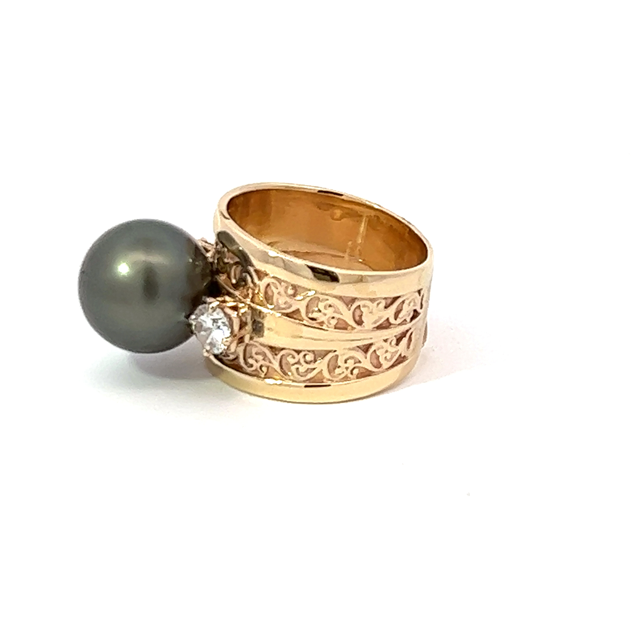 14K yellow gold, Diamond and Pearl ring