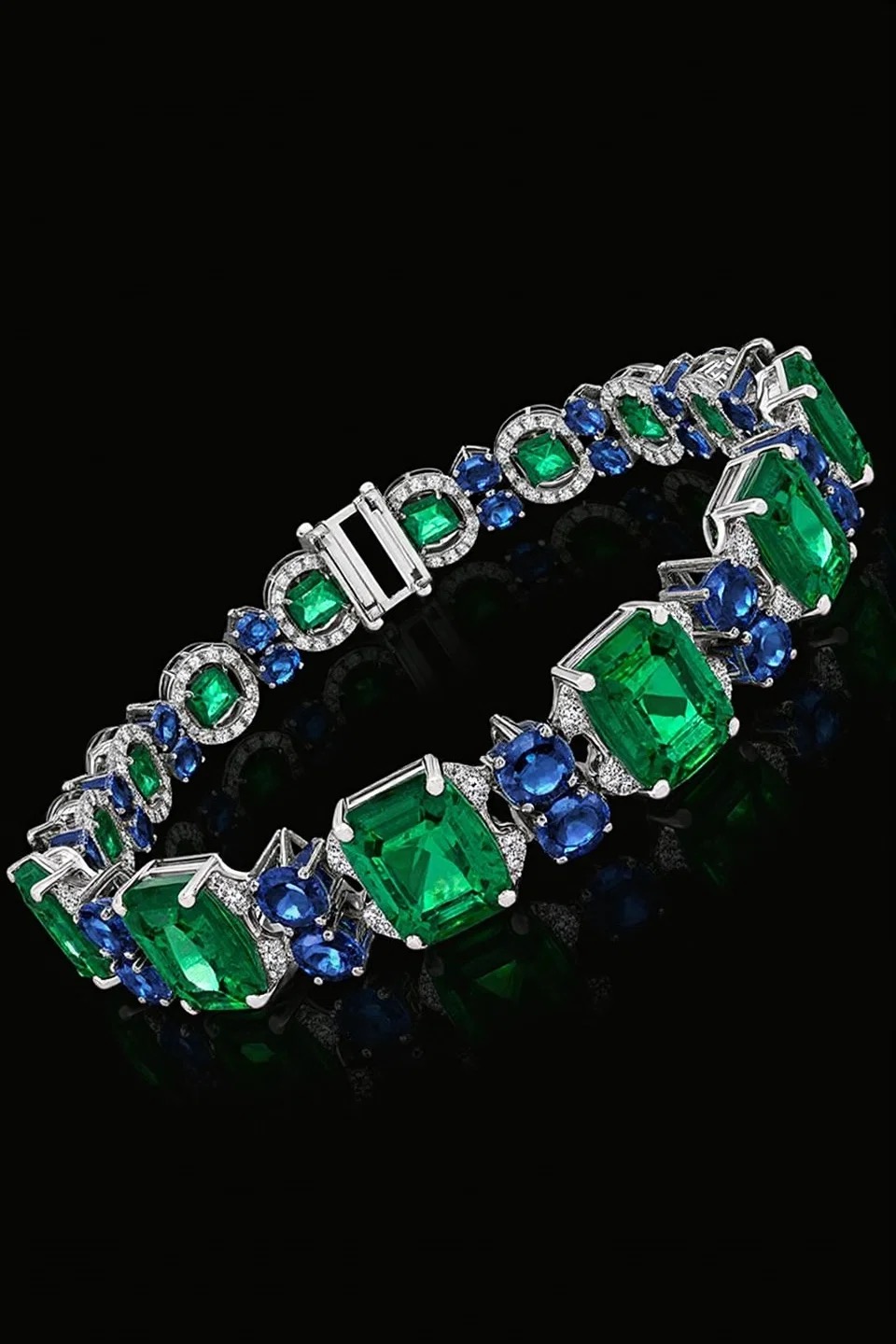 How to Choose the Perfect Jewelry for Every Face Shape