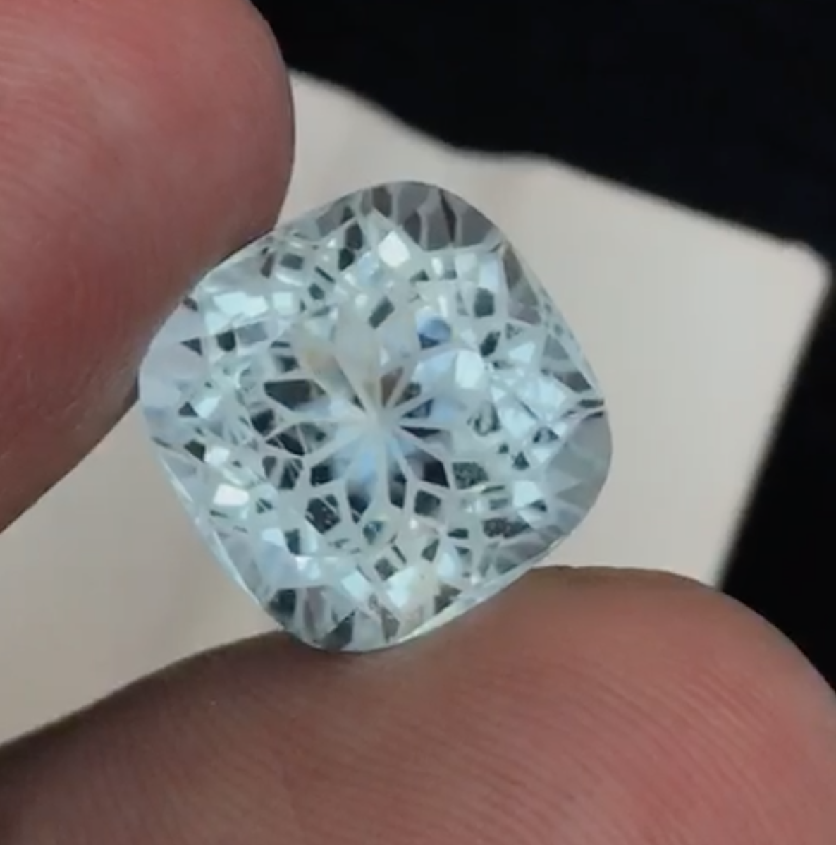 10.5 ct Loose Flower Cut Aquamarine - CaratX Loose Fantasy Gemstones