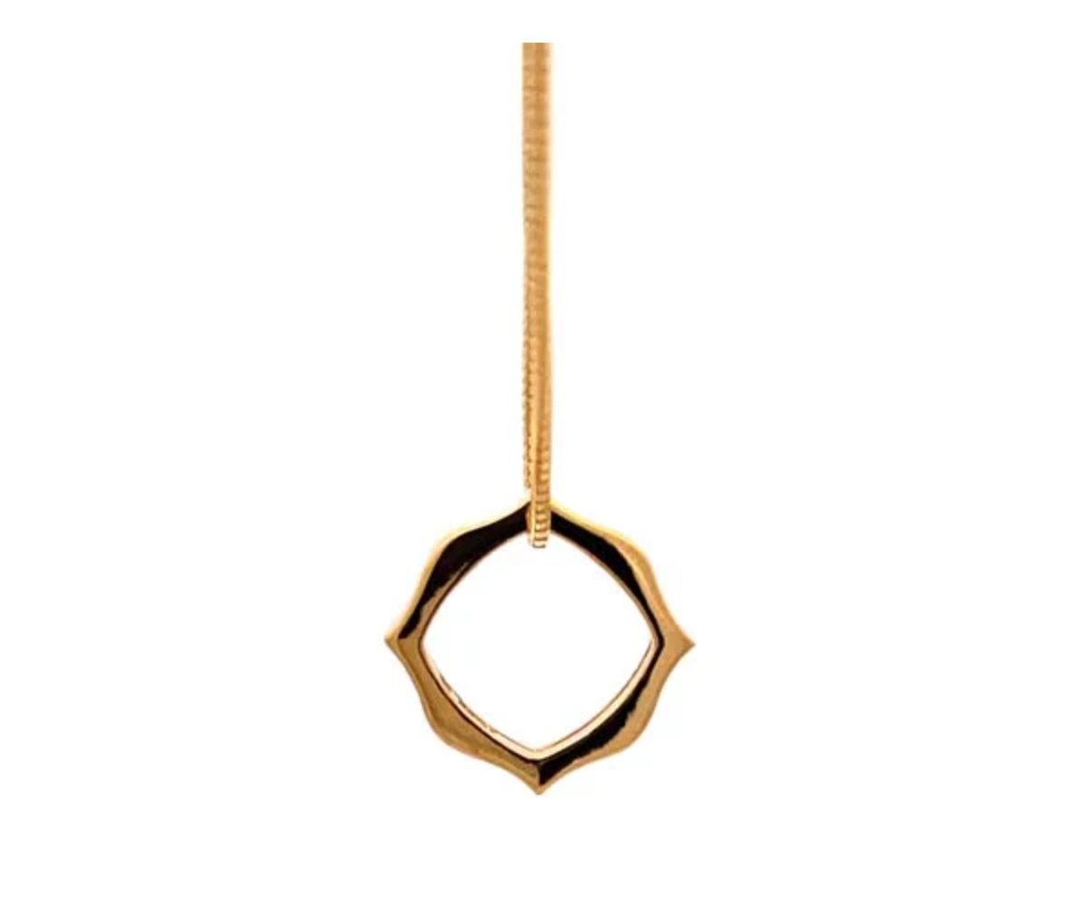 Estelle 22k Square With Outer Curves Pendant